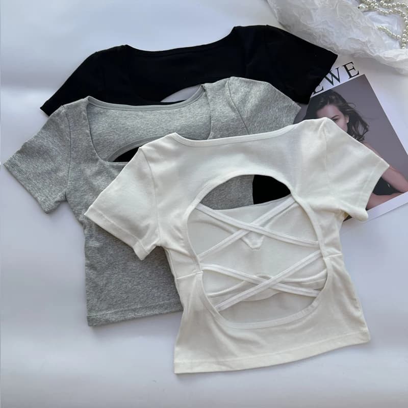 Dámský top s hranatým výstřihem, krátkým rukávem, odhaleným zády a všitou podprsenkou, streetwear