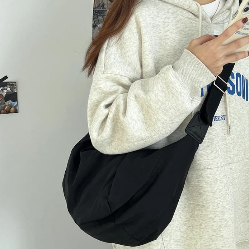 Dámská kabelka přes rameno měsíc luxusní elegantní příruční taška baseball styl černá