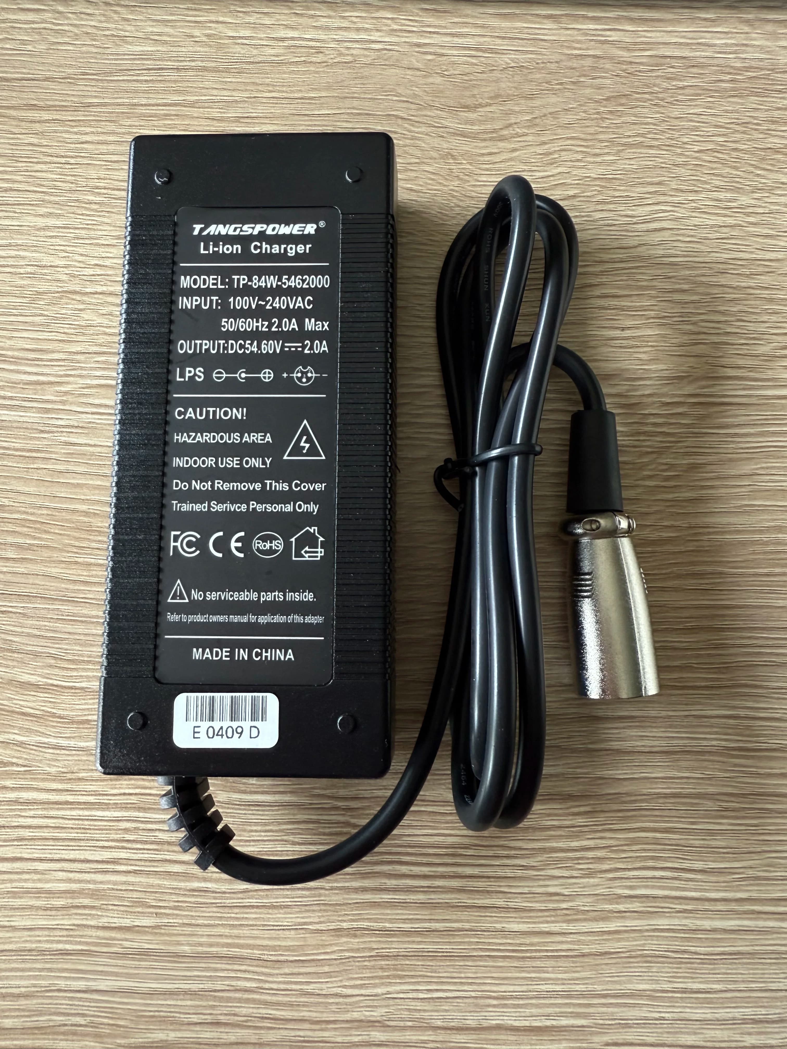 Nabíječka lithiových baterií 54,6 V 2 A 13 Series pro 48 V elektrický skútr a jízdní kolo, lithium-iontová nabíječka baterií XLR, vysoce kvalitní napájecí adaptér