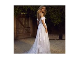 3047_Luxusn__Krajkov__Svatebn___aty__Lovely__2