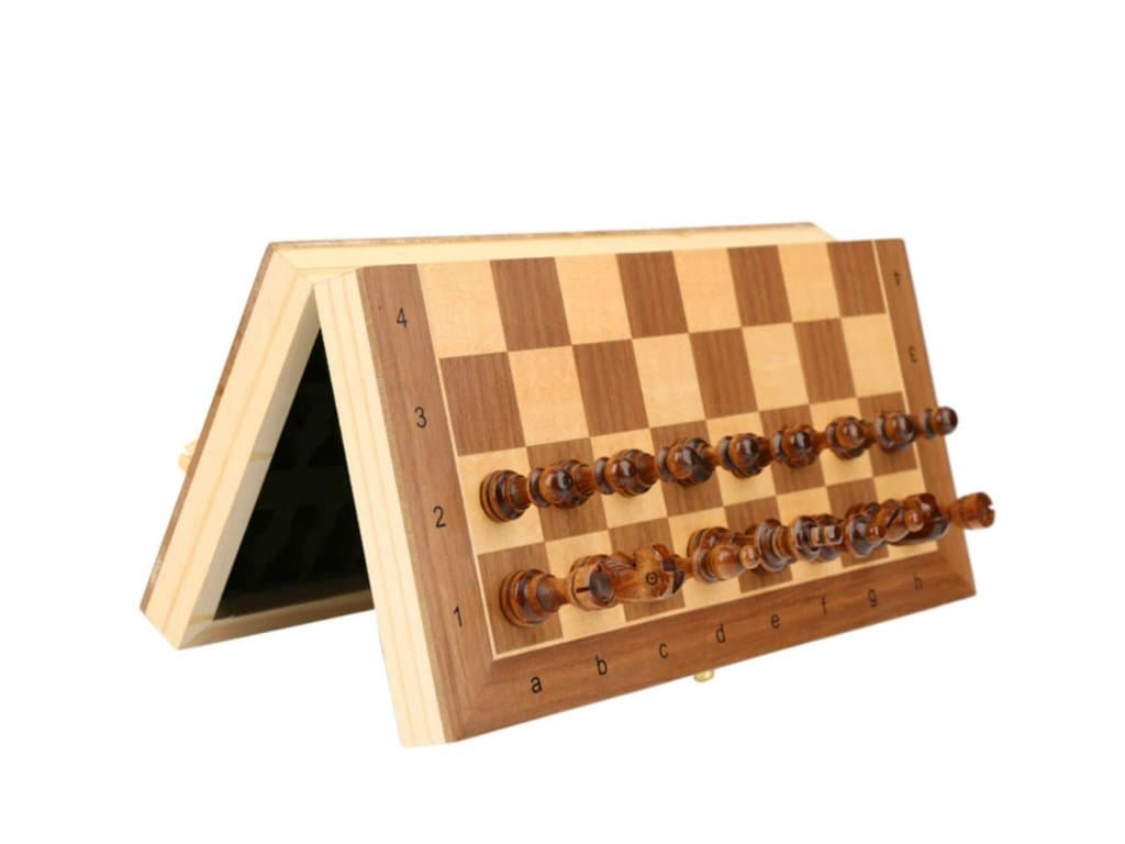 Magnetické Dřevěné šachy - šachová sada s vnitřkem