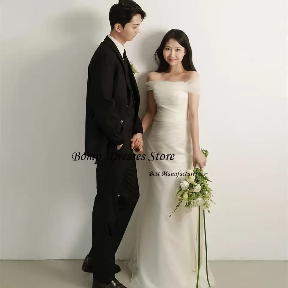 Elegantní svatební šaty BOMP s odhalenými rameny a měkkým tylem na zem, s korzetem na zádech