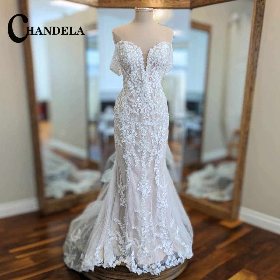 CHANDELA Módní trumpetové svatební šaty pro ženy, krajkové aplikace, odhalená ramena, šněrování, vlečka, na míru