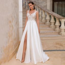 Sexy fascinující dámské svatební šaty s krajkovou aplikací a výstřihem do V, bez rukávů, vysoký rozparek, Abiti Da Sposa na míru - náhled 2