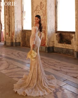 Svatební šaty s dlouhým rukávem a krajkou v boho stylu s motivem mořské panny - náhled 3