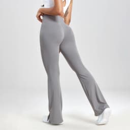 Dámské rozšířené legíny s vysokým pasem a kapsami - Slim Fit ležérní jógové kalhoty s bočním rozparkem - náhled 3