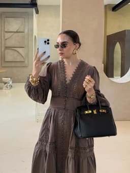 Dámské krajkové maxi šaty s dlouhým rukávem, výstřihem do V, elegantní letní prázdninové šaty s dutým vzorem - náhled 7