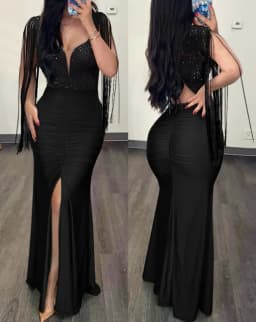Sexy flitrované nabírané maxi šaty - večerní šaty s hlubokým výstřihem, krátkým rukávem, rozparkem a střapcem - náhled 5