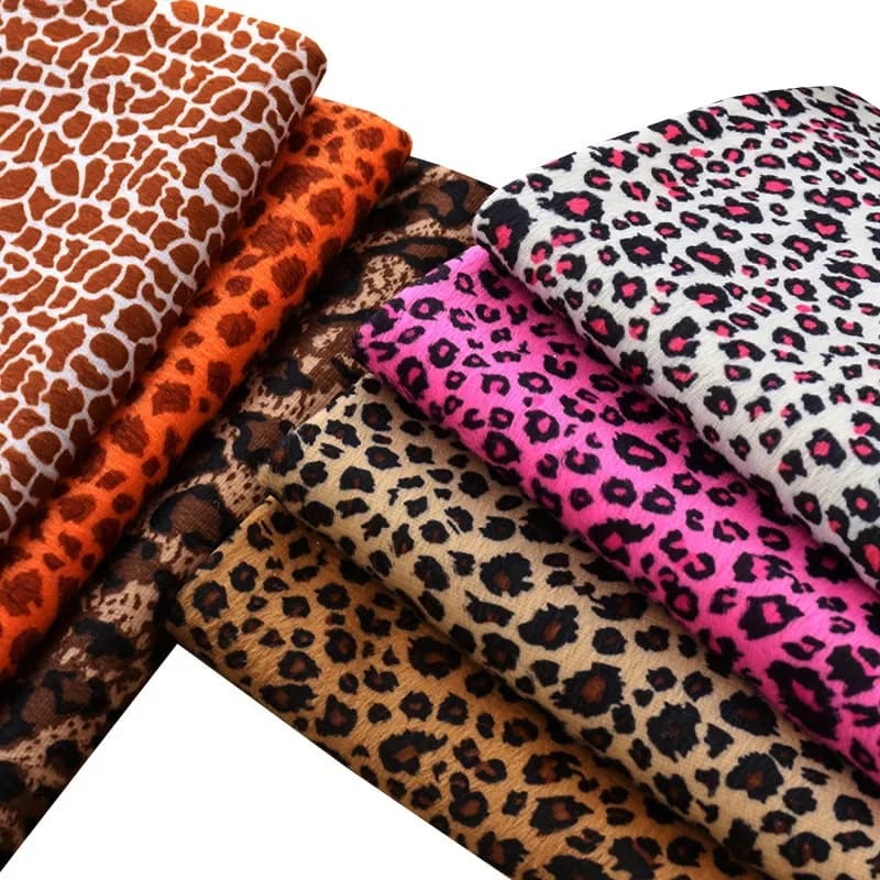 Plyšová látka s leopardím potiskem - materiál na šití tygrovaného vzoru na oblečení pro domácí mazlíčky, potahy na pohovky pro kutily