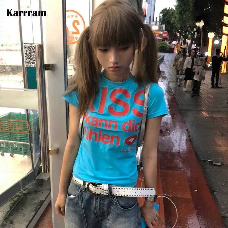 Dámské tričko s krátkým rukávem a vintage potiskem Y2K - retro styl 90. a 2000. let