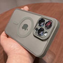 Magnetický matný průsvitný nárazuvzdorný kryt na telefon s bezdrátovým nabíjením pro modely iPhone - náhled 3