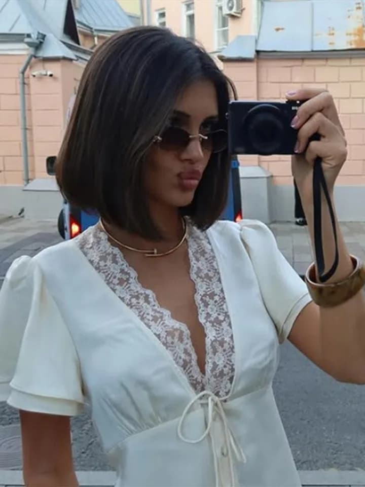 Dámská krajková košile s hlubokým výstřihem a knoflíky - letní vintage top