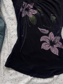 Dámské vintage gothic tričko s krátkým rukávem - retro streetwear top s květinovým potiskem - náhled 3