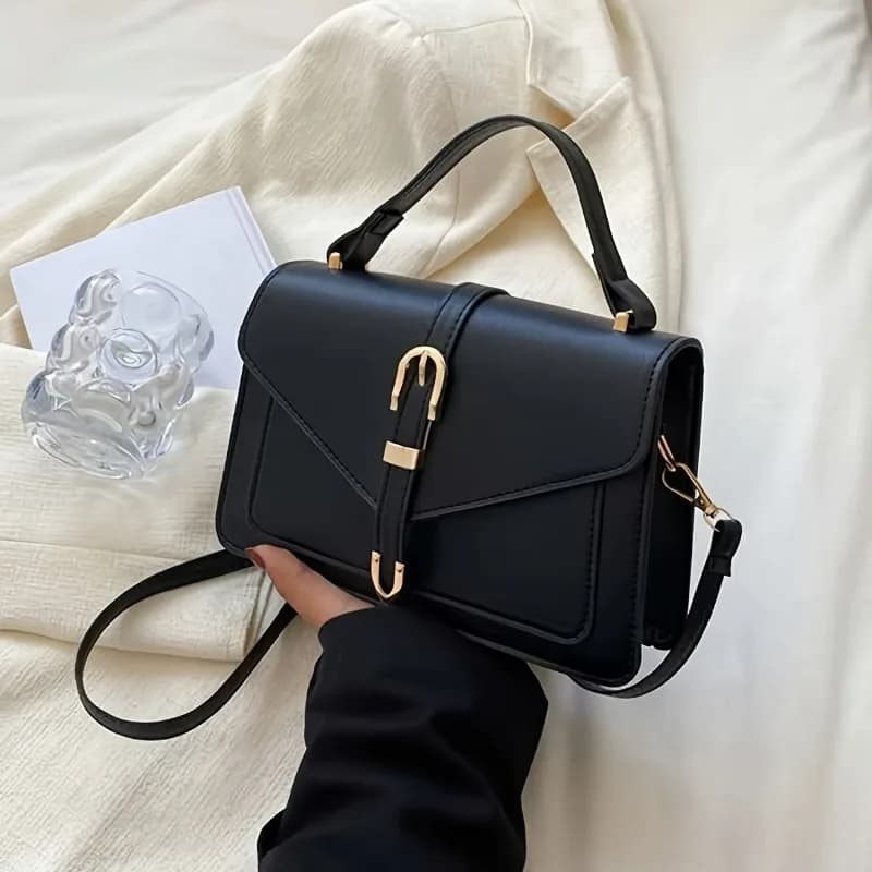 Dámská crossbody kabelka minimalistická čtvercová s klopou a uchem jednobarevná