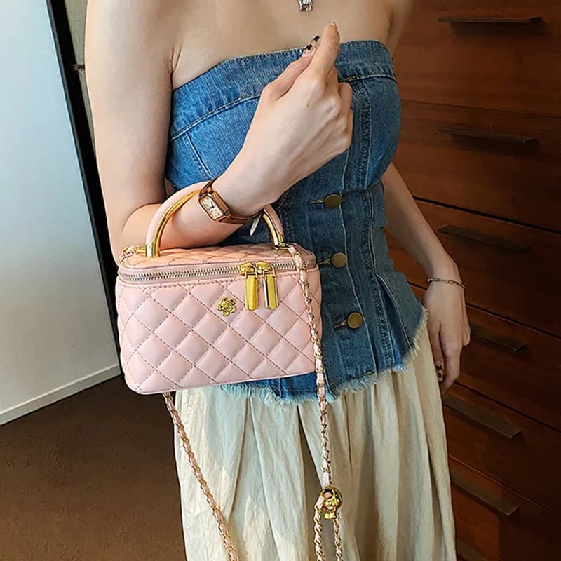 Prošívaná dámská kabelka z eko kůže s řetízkem crossbody malá čtvercová taška