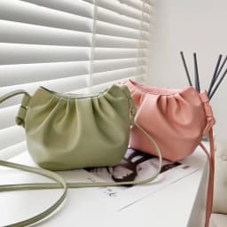 Černá crossbody kabelka pro ženy s řetízkem a uzlovými pásy casual messenger taška - náhled 3