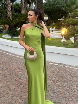Elegantní dámské letní maxišaty bez rukávů s mašlí a holými zády - módní trend 2025 - náhled 5