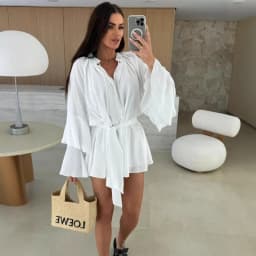 Elegantní dámské letní šaty s volány a šněrováním - módní mini délka, volný střih - náhled 3