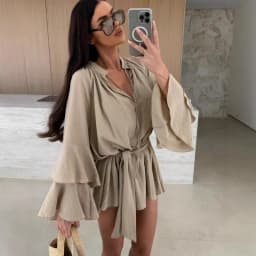 Elegantní dámské letní šaty s volány a šněrováním - módní mini délka, volný střih - náhled 5