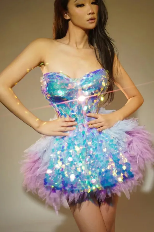 Elegantní plesové šaty s diamantovým efektem - sexy společenské mini šaty pro slavnostní příležitosti