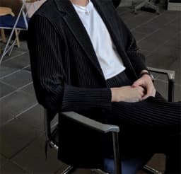 Pánský černý sako kabát skládaný elegantní kancelářský styl podzim/zima 2024 - náhled 6