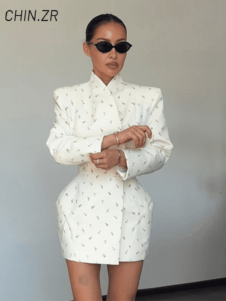 Dámský elegantní blazer se štíhlým pasem a límcem - módní podzimní kabátek v nadčasovém stylu