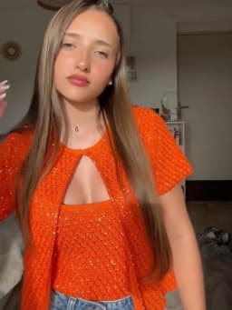 Dámská módní pletená vesta v oranžové barvě - elegantní krátký kardigan bez rukávů - náhled 4