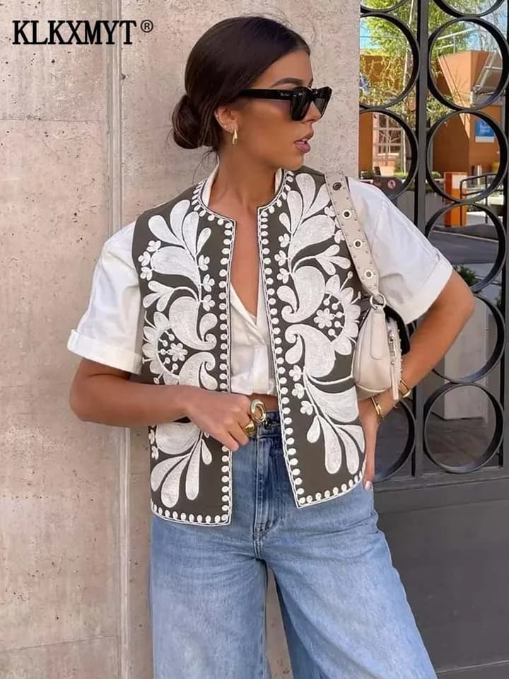 Dámská vintage vesta s květinovou výšivkou - elegantní volnočasový top ve stylu tradičního oděvu