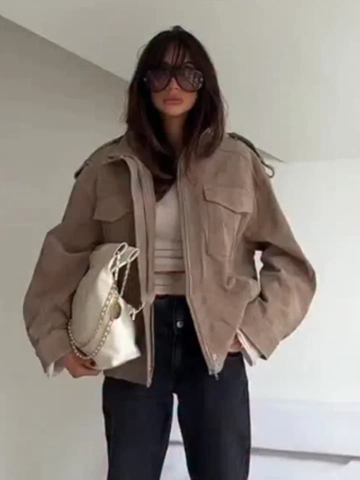 Dámská semišová bunda s límcem a kapsami - elegantní podzimní kabátek ve volném střihu