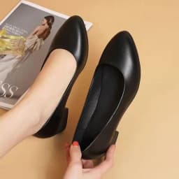 Elegantní dámské kožené lodičky na nízkém podpatku - černé pohodlné společenské boty do kanceláře - náhled 6