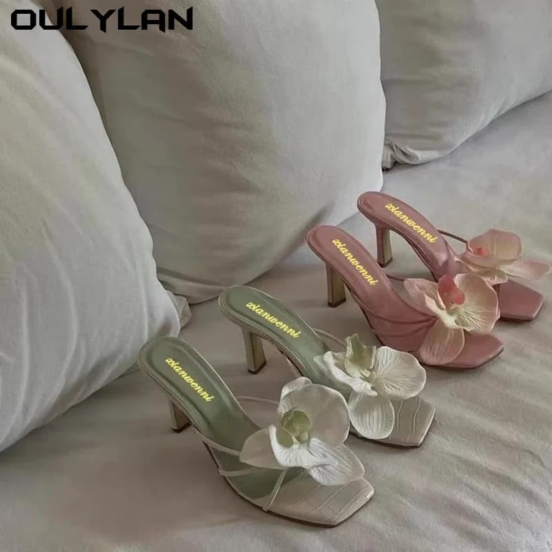 Dámské letní sandály s vysokými podpatky Elegantní květinový motiv na špičce