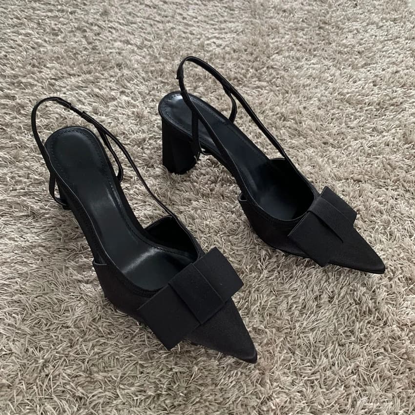 Dámské sandály na podpatku s motýlím uzlem a špičatou špičkou slingback 2025