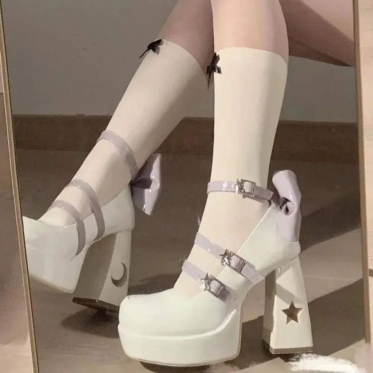 Dámské baleríny s vyřezávanou špičkou a mašlí pro letní sezónu