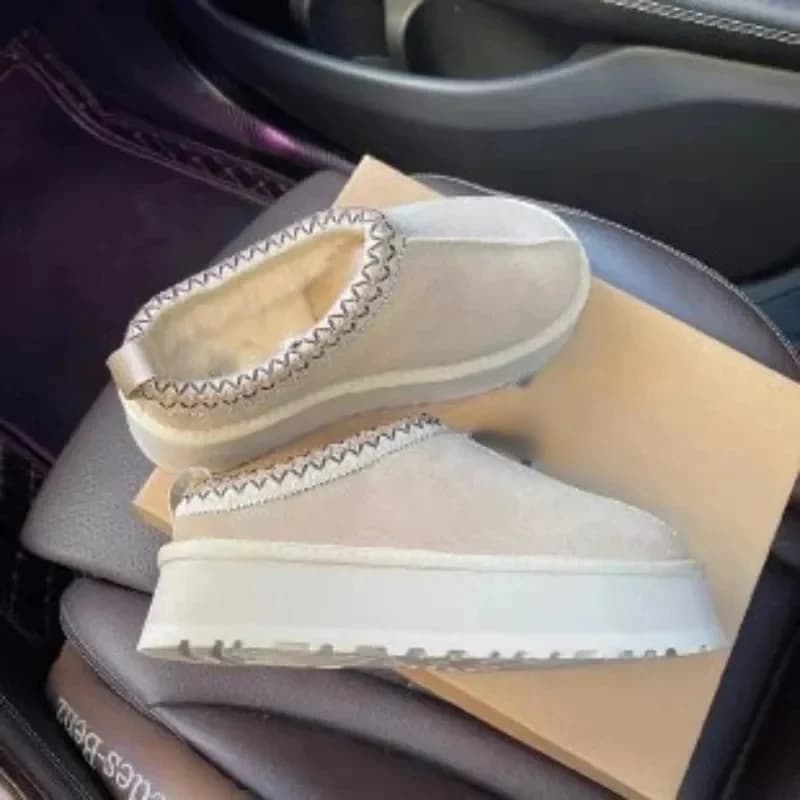 Zimní dámské sněhule s teplou plyšovou podšívkou a semišovou tlustou podrážkou Chelsea