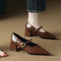 Dámské lodičky s špičatou špičkou a hranatým podpatkem s přezkou pro elegantní všestranný vzhled - náhled 2