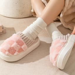 Zimní teplé kárované plyšové pantofle pro ženy i muže s měkkou neklouzavou podrážkou - náhled 5