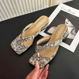 Dámské plážové sandály s klínovým podpatkem 2025 trendy elegantní - náhled 5