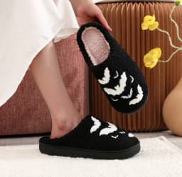 Halloween netopýří vzor vyšívané plyšové teplé papuče s tlustou podrážkou neklouzavé pro muže i ženy - náhled 7