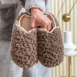 Dámské zimní teplé chlupaté papuče s neklouzavou fleecovou podrážkou - náhled 2