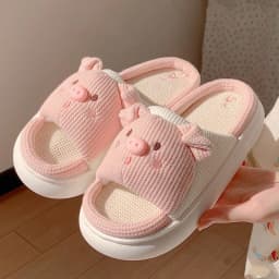 Dámské měkké lněné domácí pantofle s roztomilým motivem prasátka 3,5 cm - náhled 3