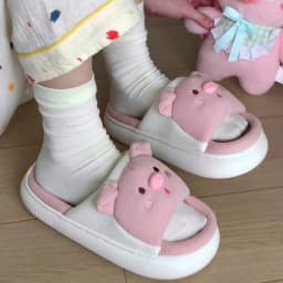 Dámské měkké lněné domácí pantofle s roztomilým motivem prasátka 3,5 cm - náhled 5