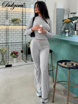 Dámský dvoudílný set crop topu s dlouhým rukávem a flare kalhotami s šňůrkou podzim streetwear - náhled 3