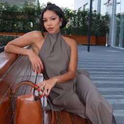 Saténový dvoudílný set pro ženy asymetrický halter top a šněrovací kalhoty s vysokým pasem - náhled 4