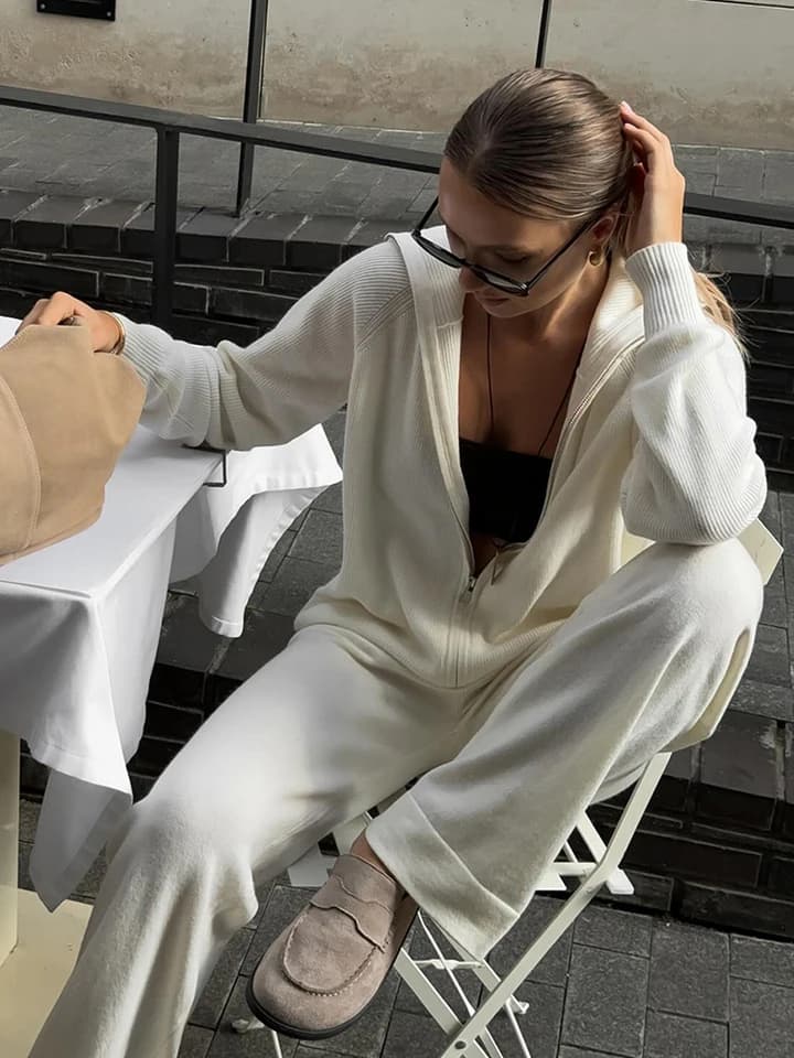 Dámská jednobarevná pletená dvoudílná souprava sako a kalhoty s vysokým pasem