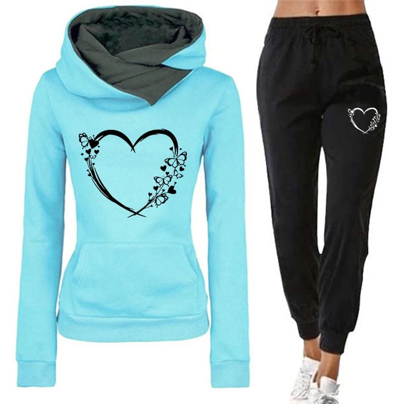 Dámská souprava mikina s kapucí a tepláky s motýlovým potiskem se srdcem podzim zima 2025 pohodlná