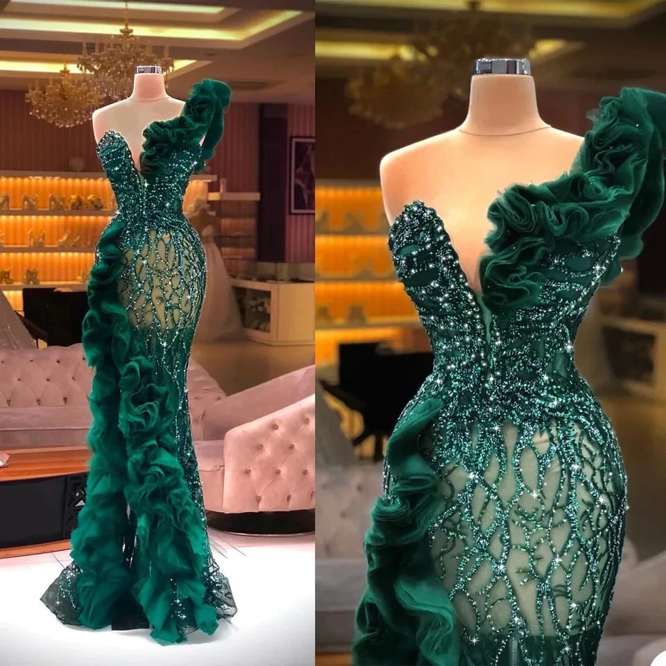 Luxusní večerní šaty s třpytivými flitry a rozparkem - elegantní mořská panna pro slavnostní události