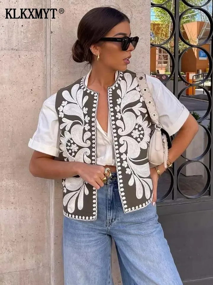 Dámská vintage vesta s květinovou výšivkou - elegantní volnočasový top ve stylu tradičního oděvu