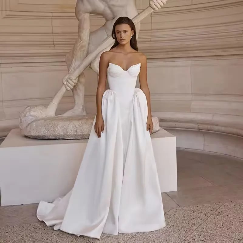 Svatební šaty Bílé svatební šaty A-Line s přímým výstřihem a volánky pro ženy, plážové svatební a plesové šaty s motivem srdce