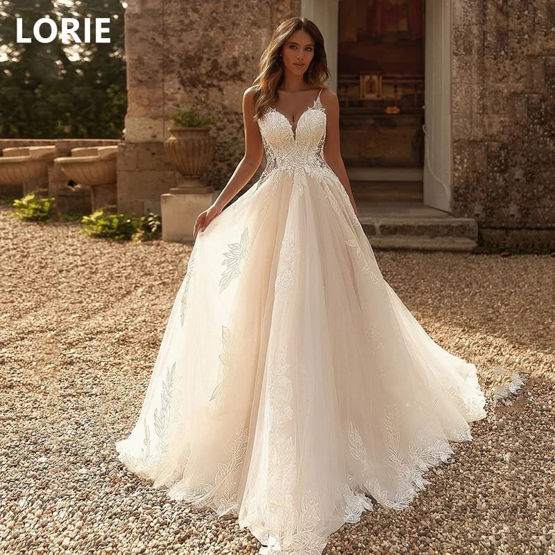 Svatební šaty áčkového střihu s květinovými aplikacemi, srdíčkovými špagetovými ramínky, na zakázku