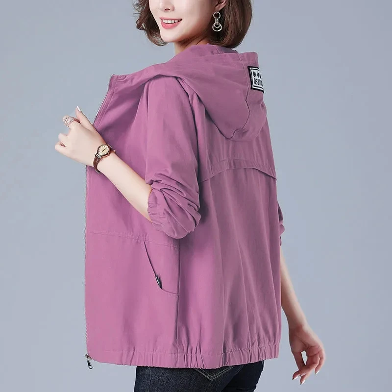 Dámská větrovka s kapucí - ležérní bomber s dlouhým rukávem, kapsami a zipem